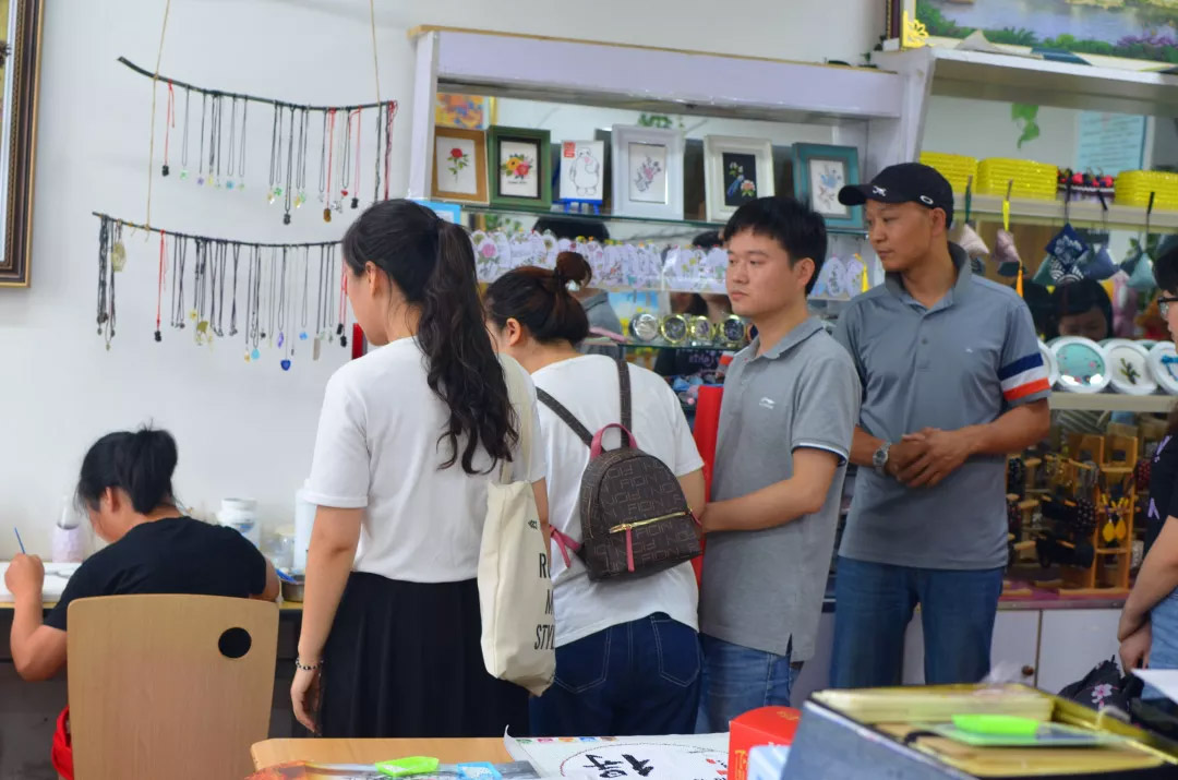 Spreading Warmth - Blueview's “Love in the Sun”Caring Activities[Reprint]