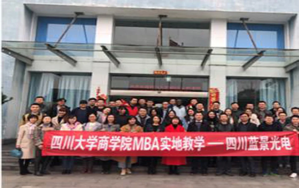 The marketing class of 2017 in sichuan university successfully completed field teaching in Blueview EIec-optic Tech Co., Ltd[Rep