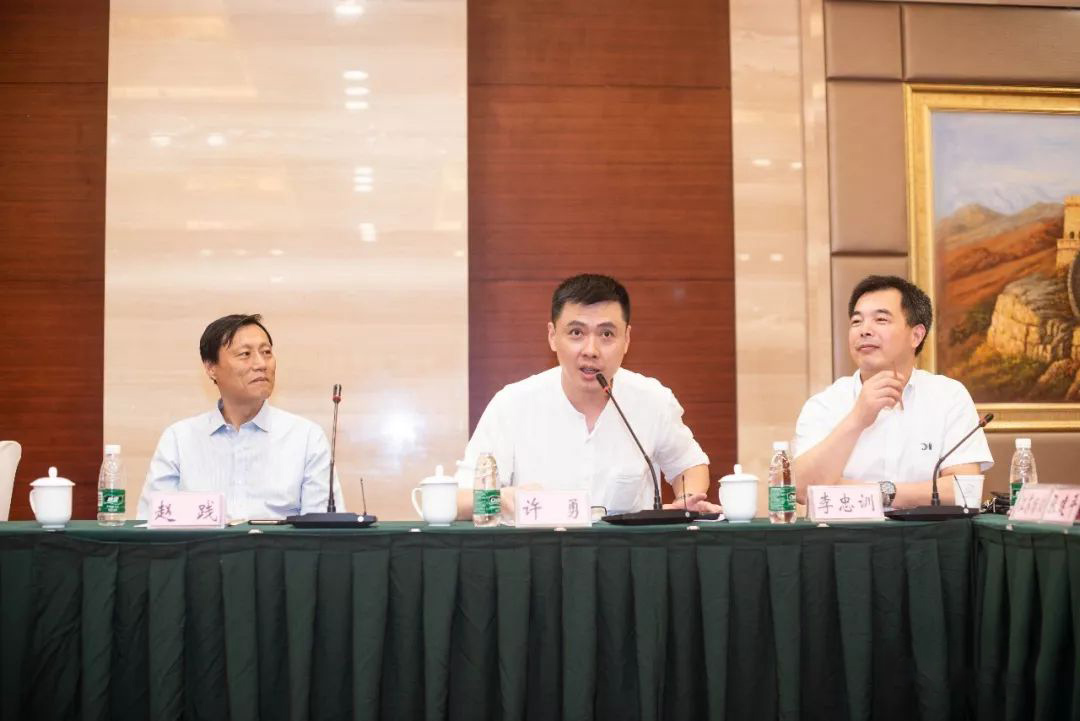 The feelings of the signage industry, encourage us to move forward,the conference in Huang Jia, will create more brilliancy 3 5d68dbaf965c4