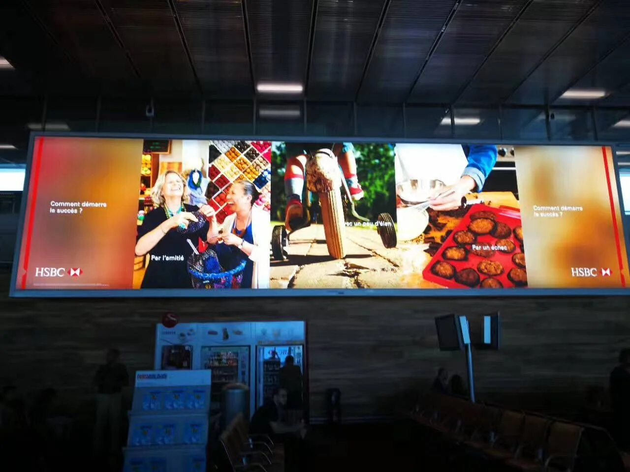 hsbc AIRPORT SIGN CABINET