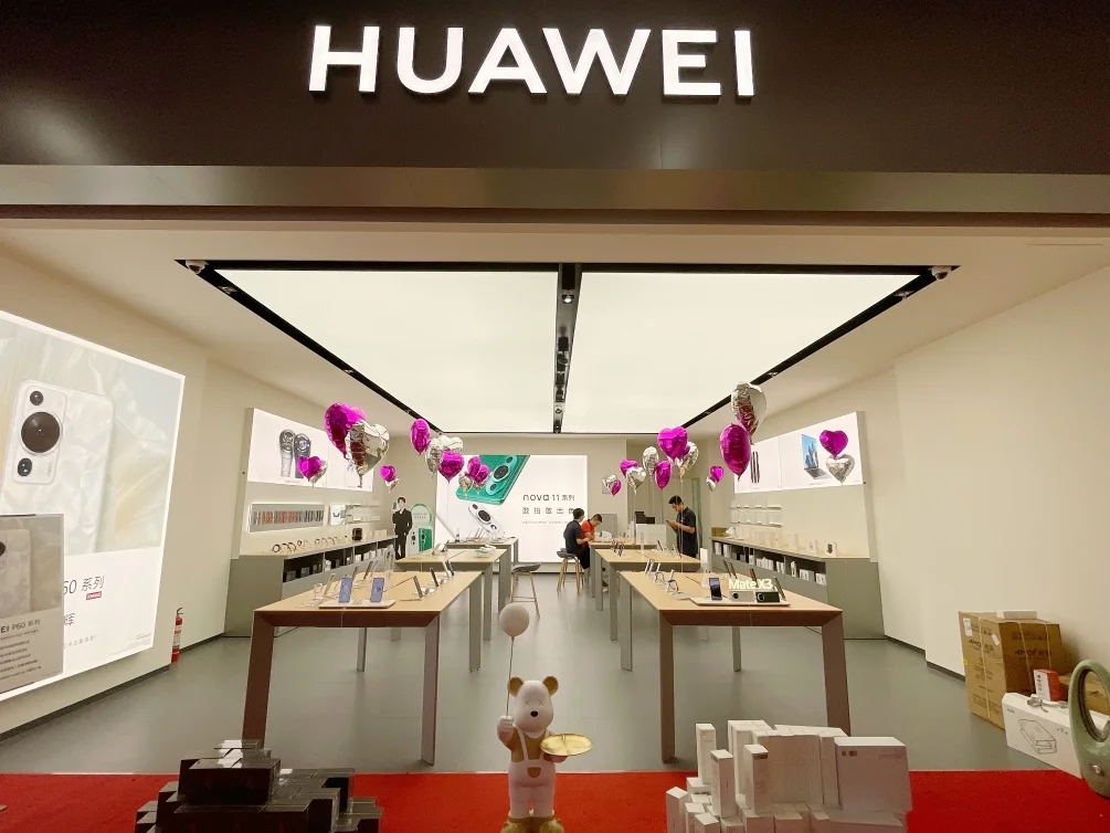 How does Blueview's LED comprehensive solution promote the development of the LED signage industry?